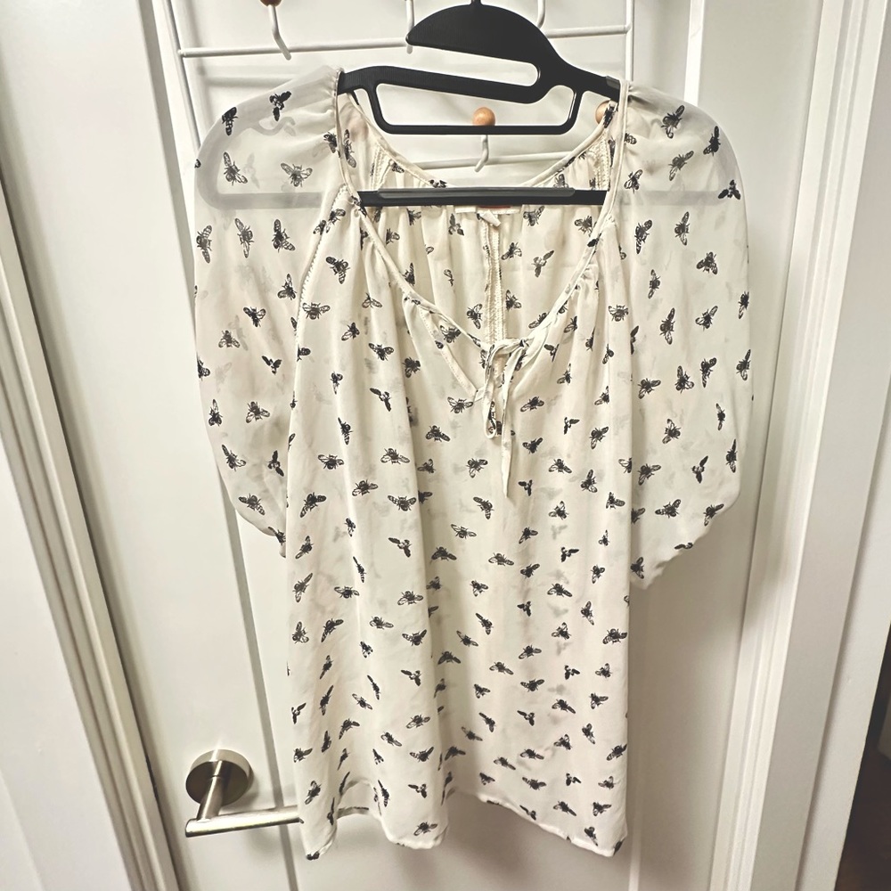 Two by Vince Camino tie-front bee blouse (Large)